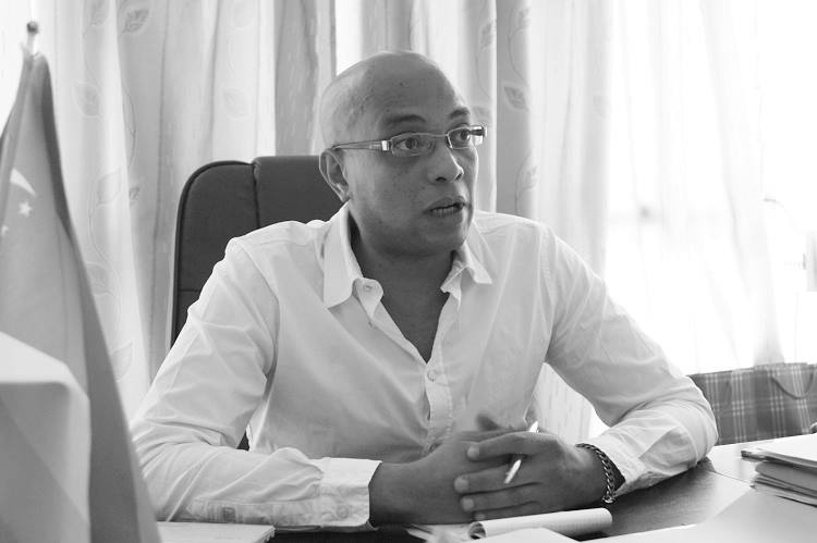 🔞🚦👉🏾 Diplomatie à l’envers ou un fils sur les traces de&nbsp;papa!